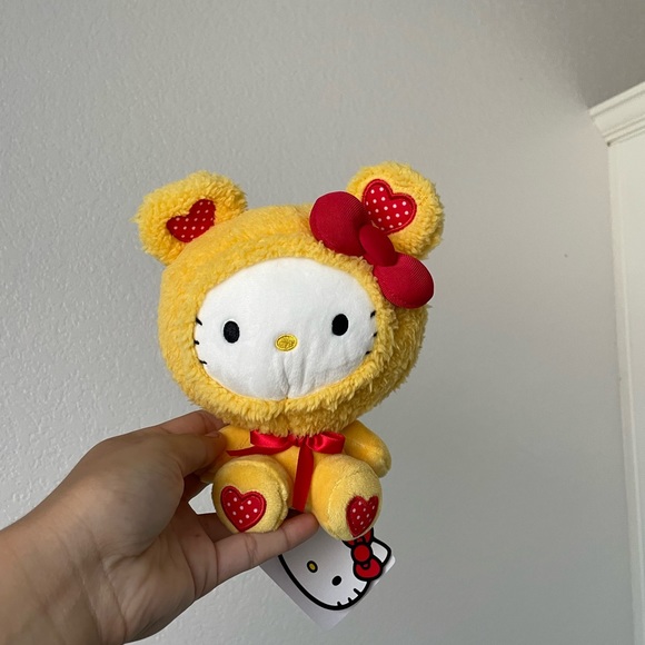 NWT RARE*HELLO KITTY PLUSH*NOT ACCEPTING OFFERS/RARE* - Picture 9 of 9